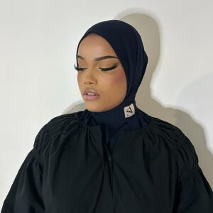 Hijab prêt à enfiler - Bleu nuit étiquette beige
